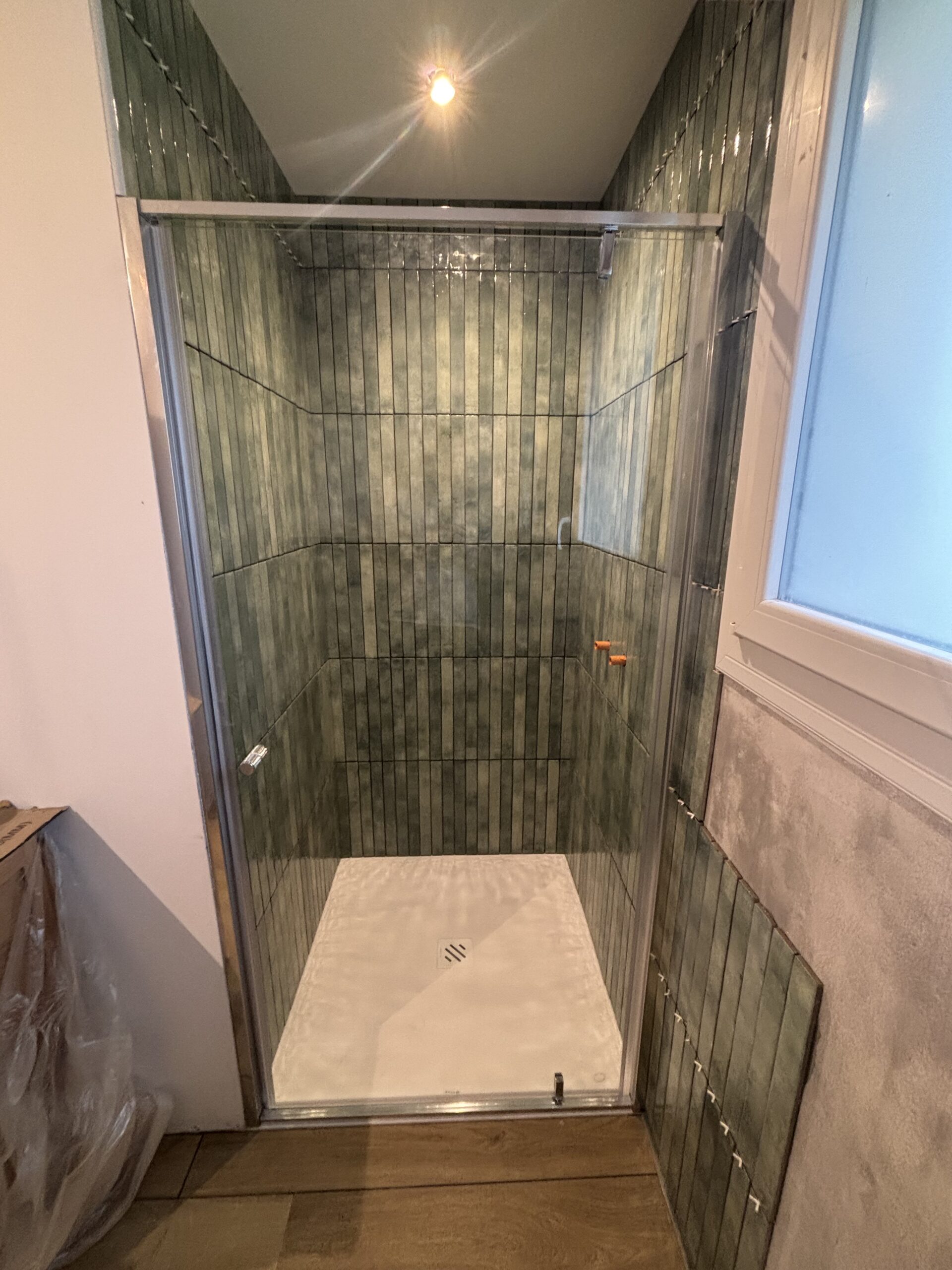 rénovation d'une salle de bain, étanchéité, pose du receveur, et faience