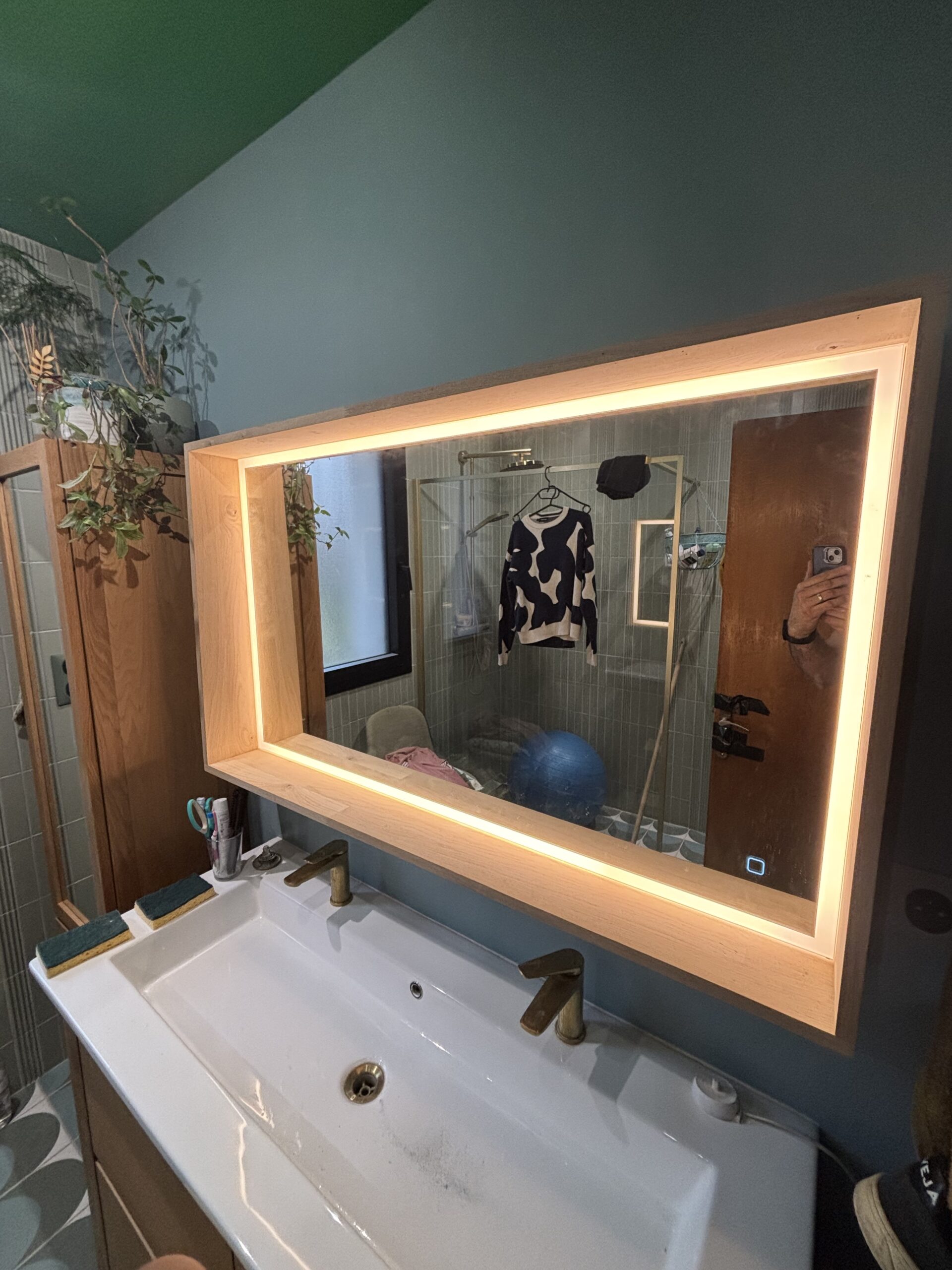 Création d'un cadre en chene massif pour miroir de salle de bain